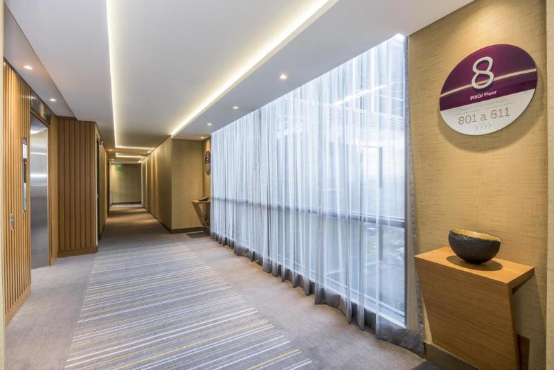 Готель Courtyard By Marriott Bogota Airport Екстер'єр фото