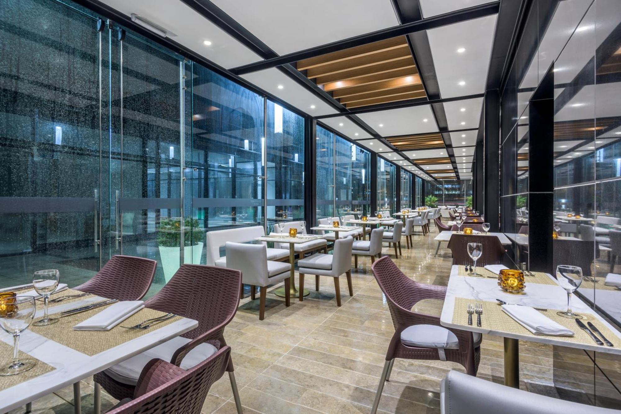 Готель Courtyard By Marriott Bogota Airport Екстер'єр фото