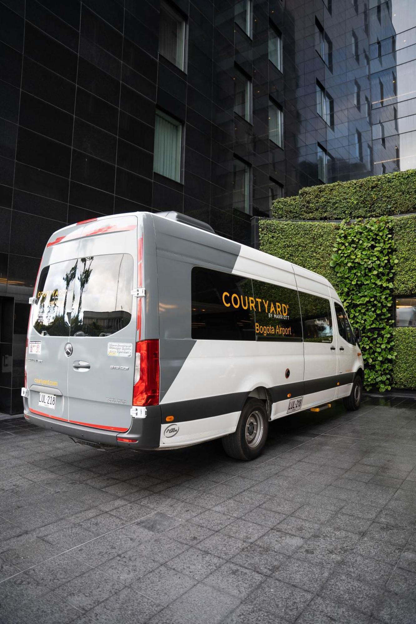Готель Courtyard By Marriott Bogota Airport Екстер'єр фото