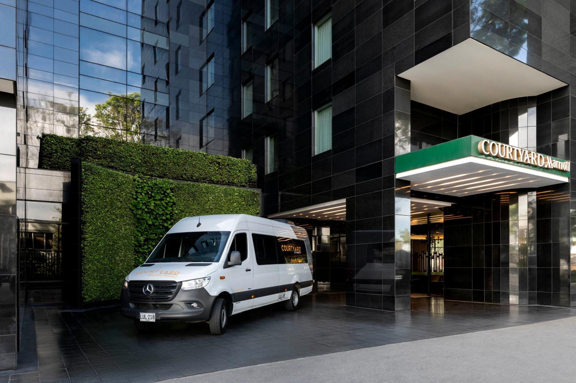 Готель Courtyard By Marriott Bogota Airport Екстер'єр фото