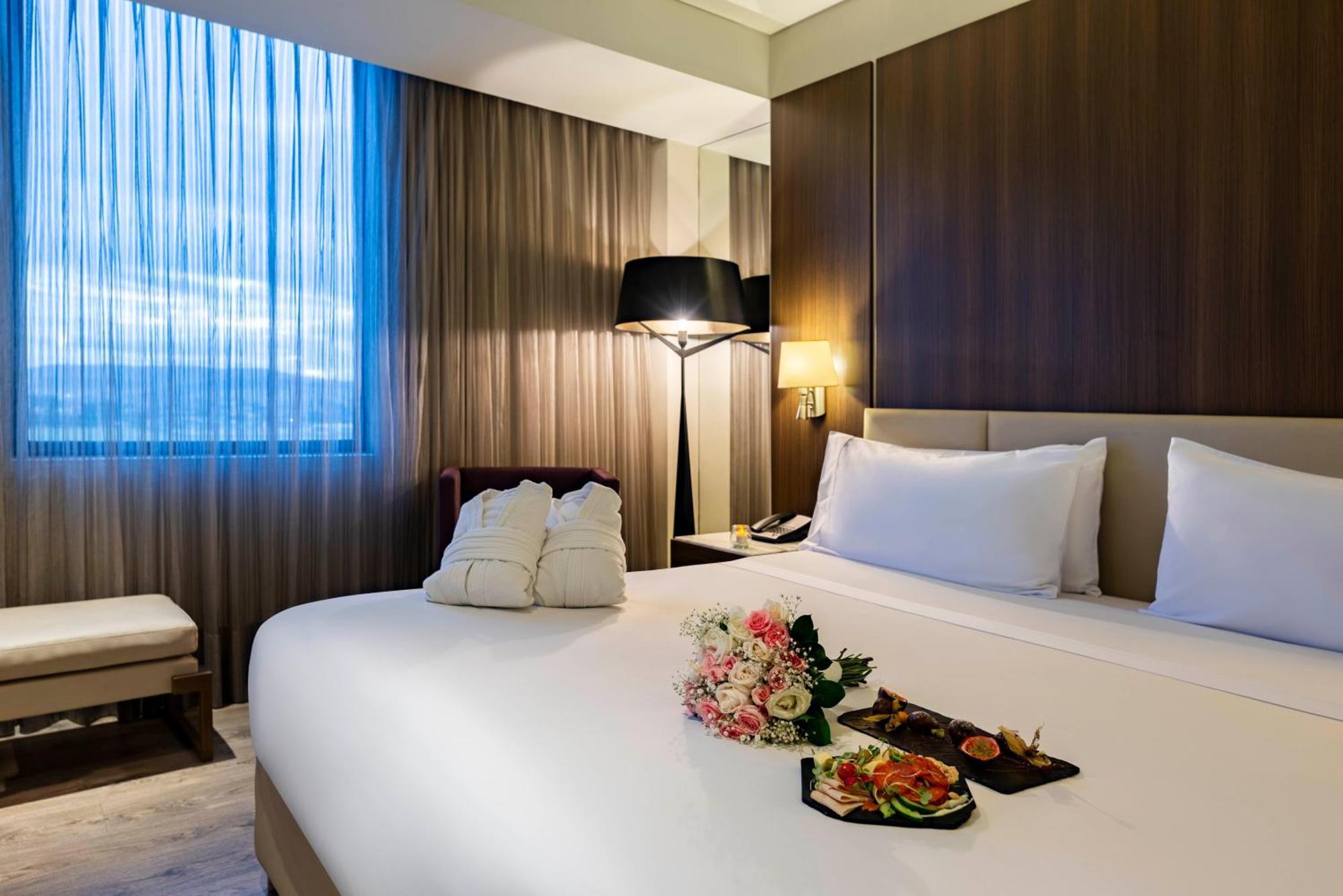 Готель Courtyard By Marriott Bogota Airport Екстер'єр фото