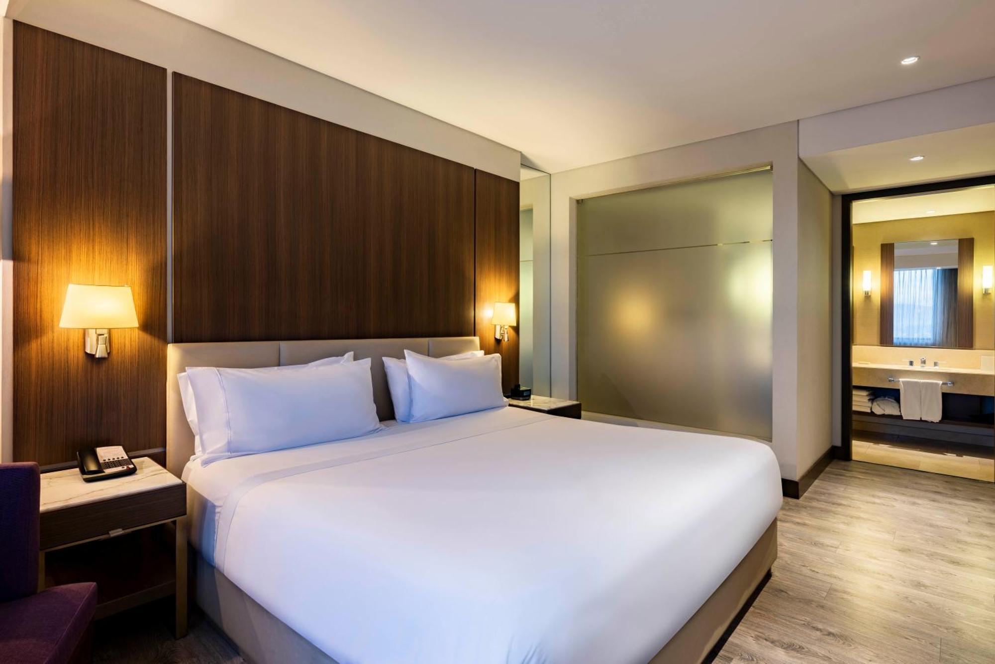Готель Courtyard By Marriott Bogota Airport Екстер'єр фото