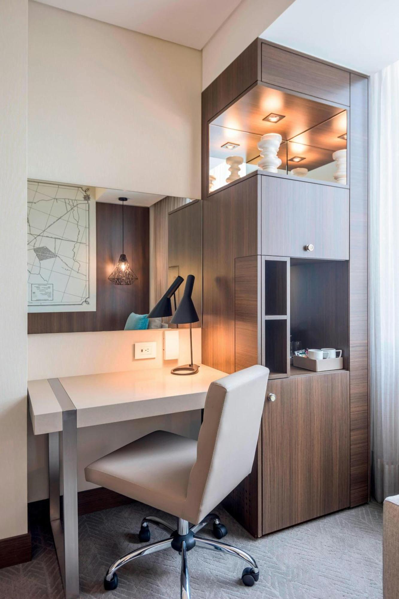 Готель Courtyard By Marriott Bogota Airport Екстер'єр фото
