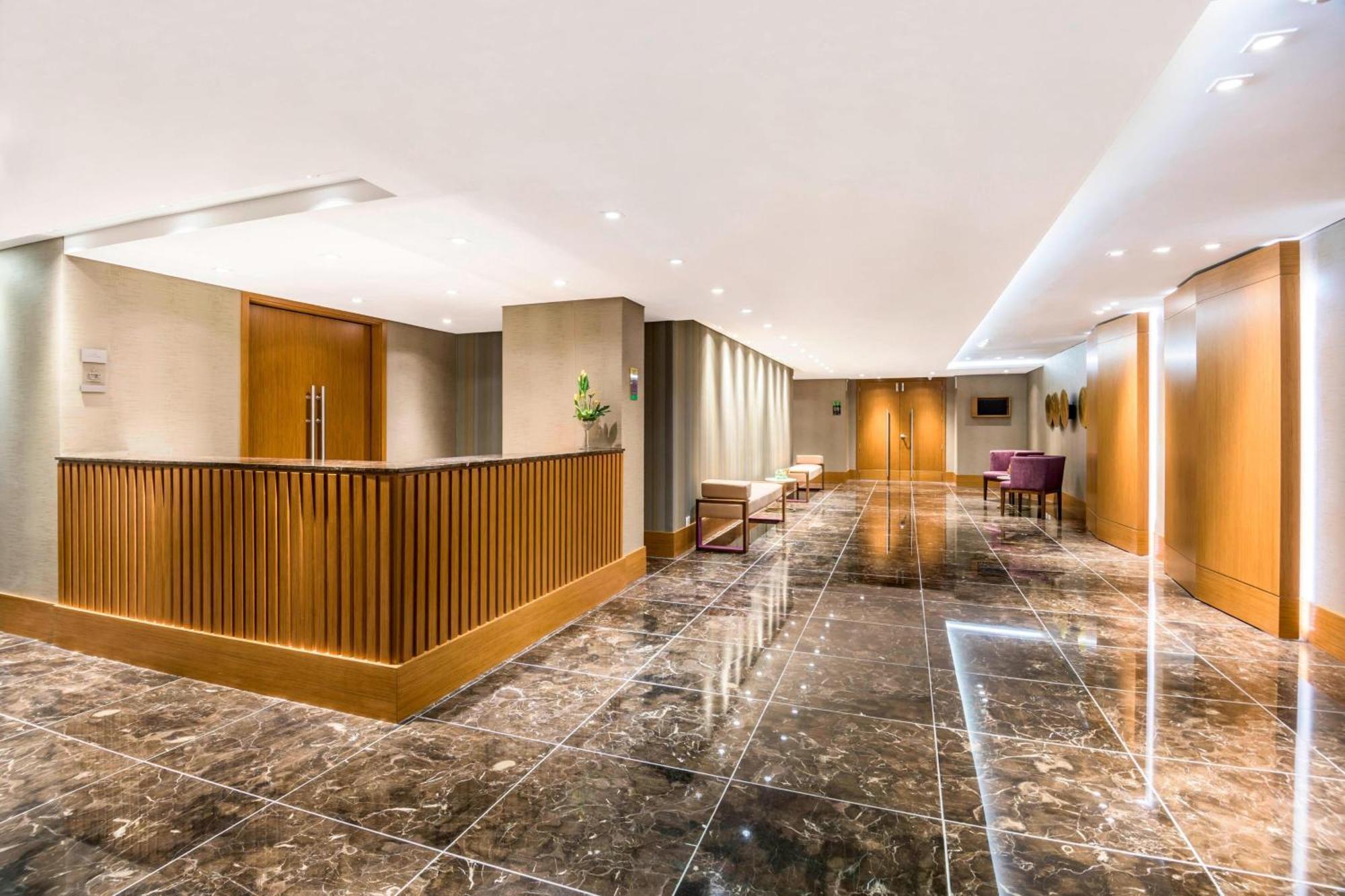 Готель Courtyard By Marriott Bogota Airport Екстер'єр фото