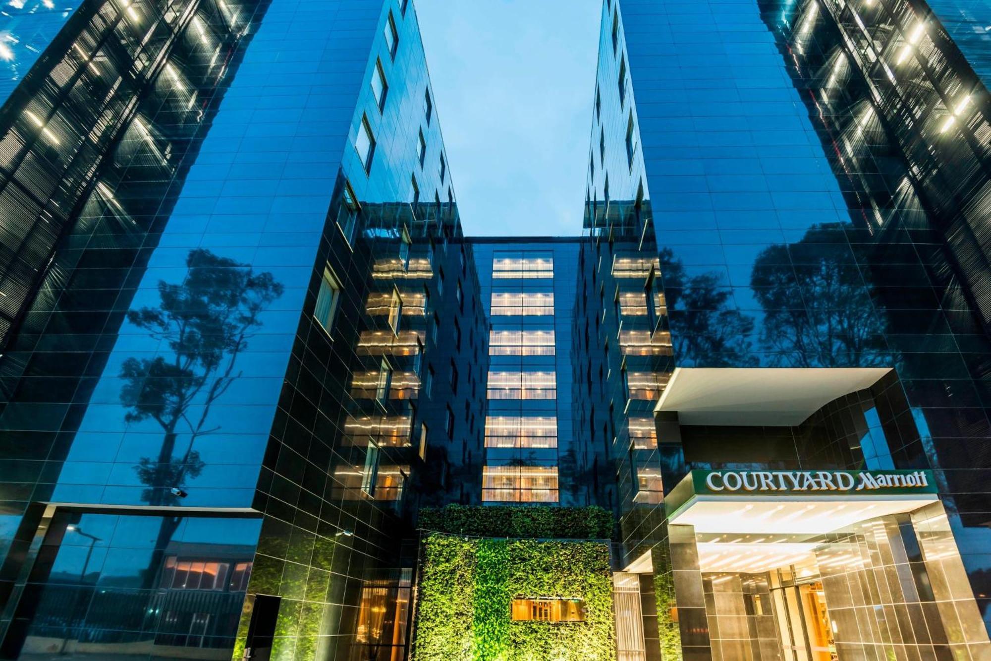 Готель Courtyard By Marriott Bogota Airport Екстер'єр фото