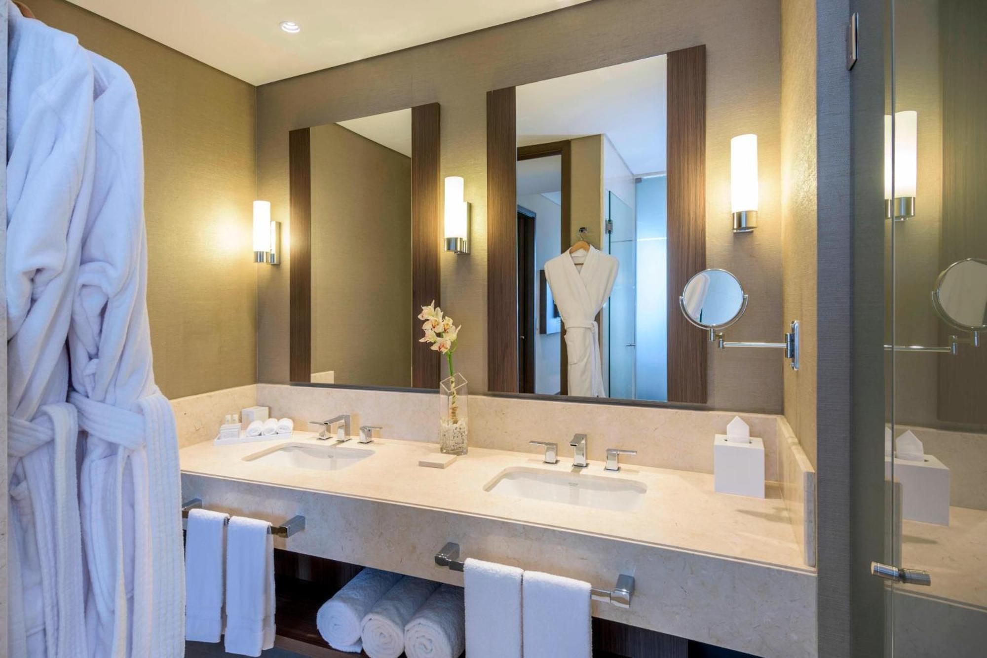 Готель Courtyard By Marriott Bogota Airport Екстер'єр фото